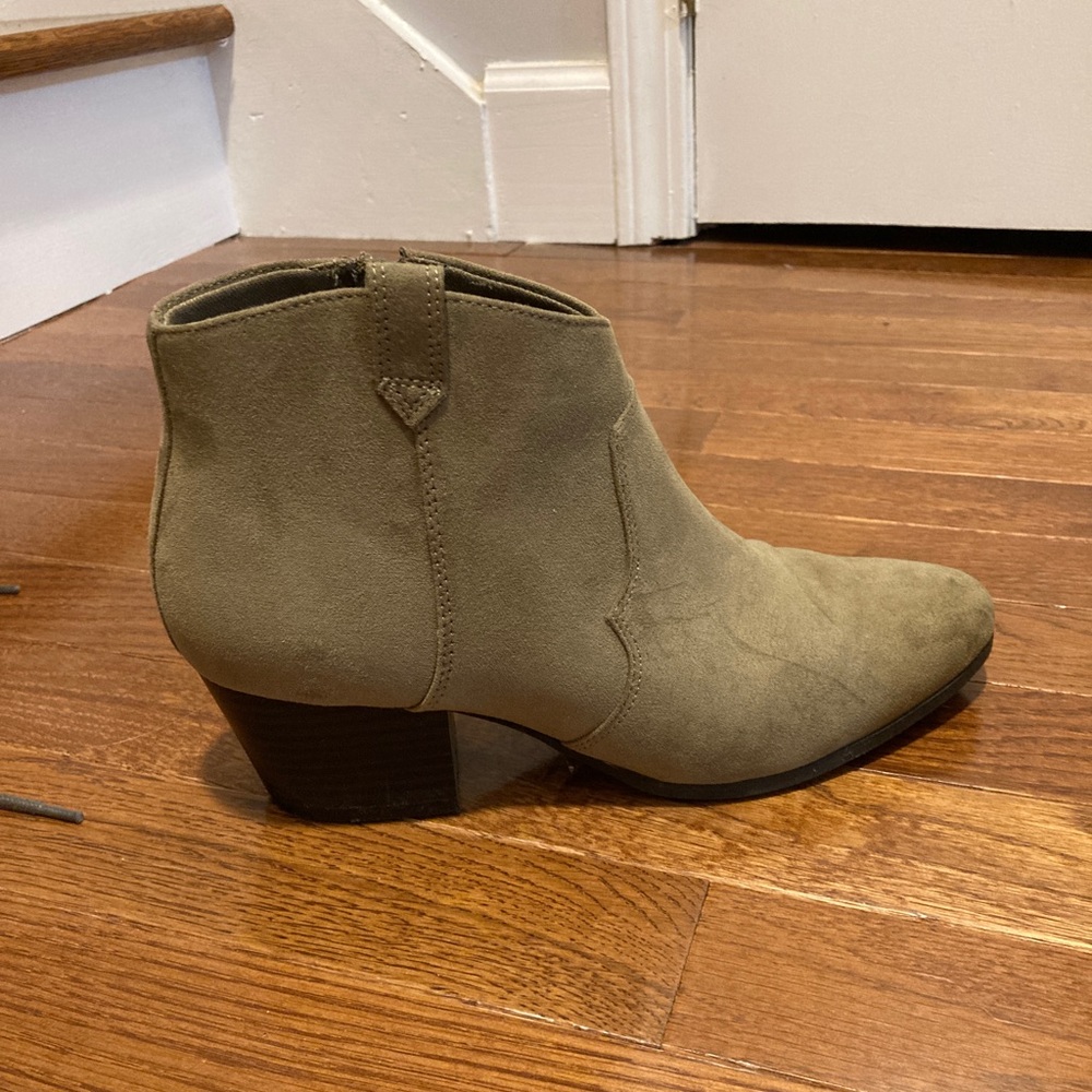 Women’s booties size 9